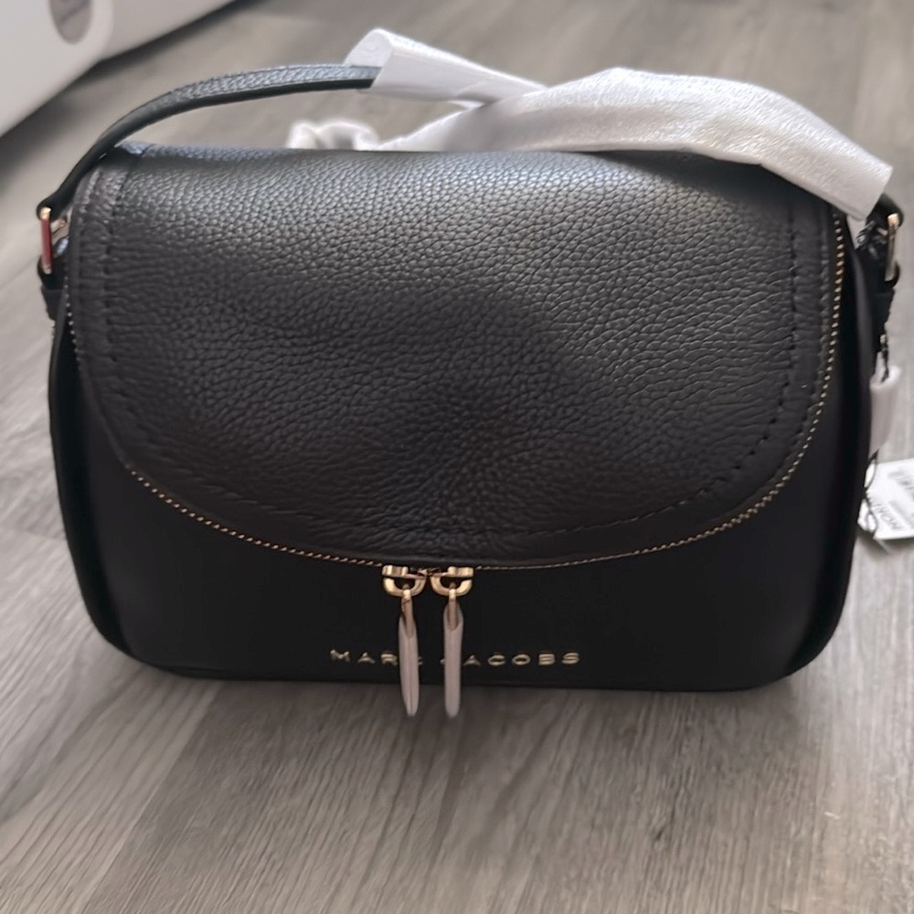Marc Jacobs*Genuine Leather Crossbody - Black w/Goldtone Hardware 9”x9”x4” NWT! - Picture 8 of 16